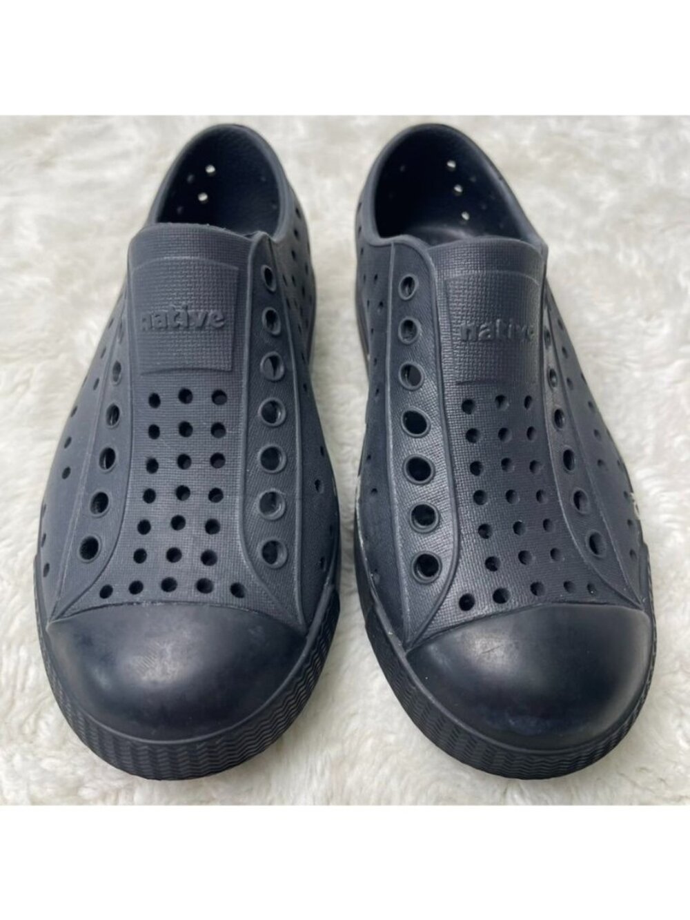 Native Shoes Kids Jefferson 11 Jiffy Black Slip On Sneakers Perforated Boys